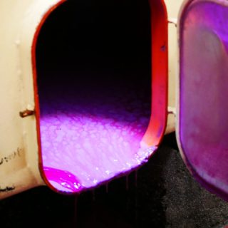 Les travaux de cave sont terminés et les vins vont dormir jusqu'à l'an prochain. L'occasion de vous inviter à nos portes ouvertes les 13 et 20 décembre de 10h30 à 18h! Bel Avent à tous ❄
.
@swisswinevalais @valaiswallis @biovalais @jungwinzer_schweiz #marquevalais #valaiswallis #artisanesduvin #biosuisse #alpinewine