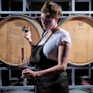 Nous nous réjouissons énormément de vous recevoir les 29-30-31 de 11h à 18h au domaine. Les élevages sont misés et nous sommes heureux de vous faire découvrir ou redécouvrir notre travail! Dégustation de fromage d'alpage valaisan affiné au programme. Venez spontanément, pour un moment de convivialité! Crédit📸@nemethsedrik
.
@swisswinevalais @jungwinzer_schweiz @nous_artisanes @bio_suisse 
#biosuisse #vinsdesalpes #vinsduvalais #swisswine #cavesouvertesvalais